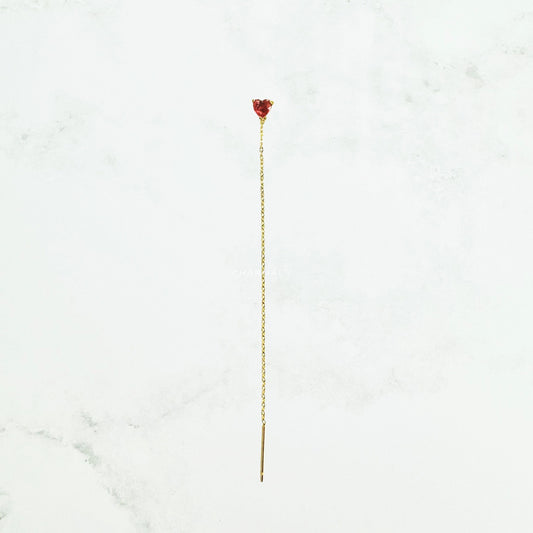 Orecchino di cristallo di rubino con catena Beatrice Threader in oro